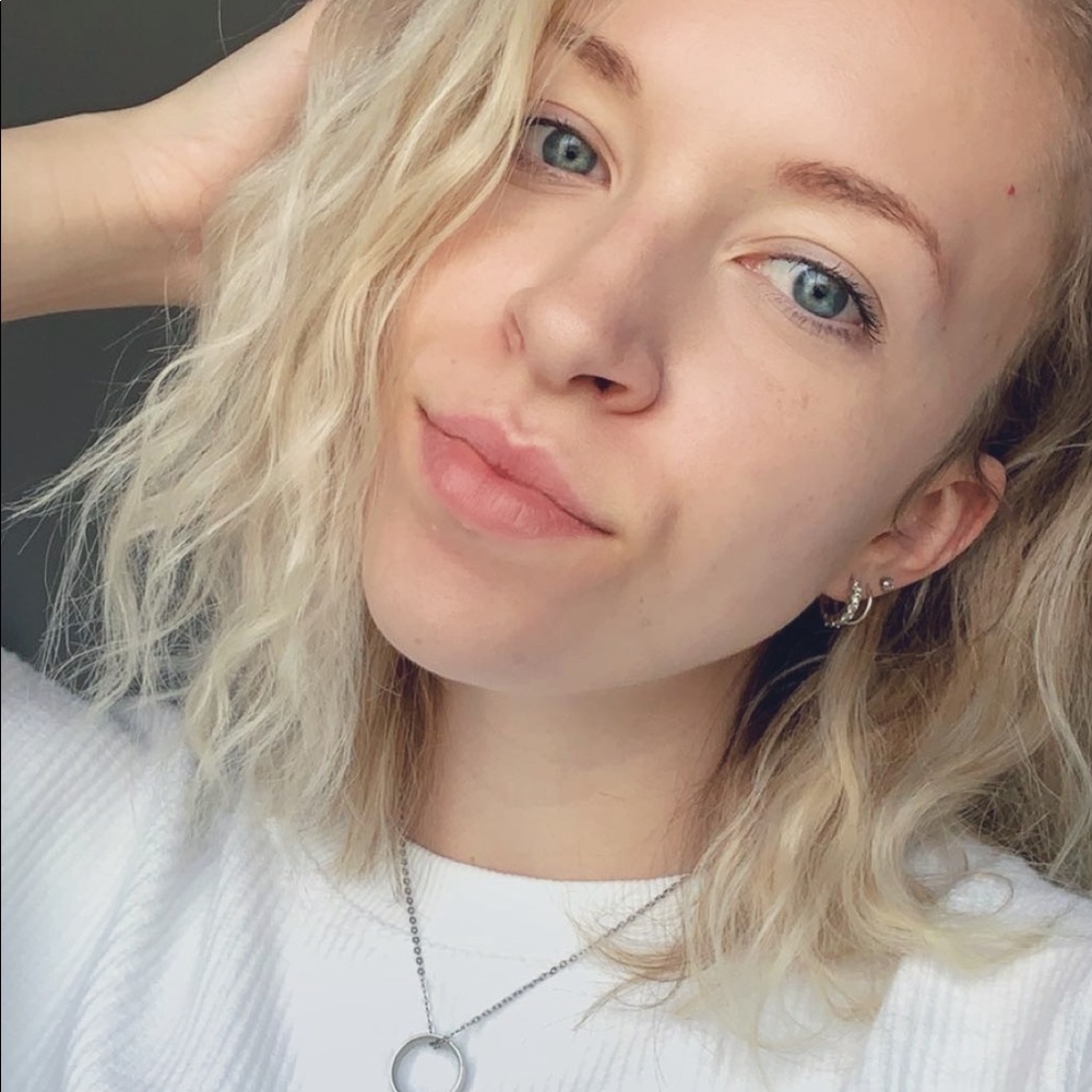 Meet your Posher, Hayley